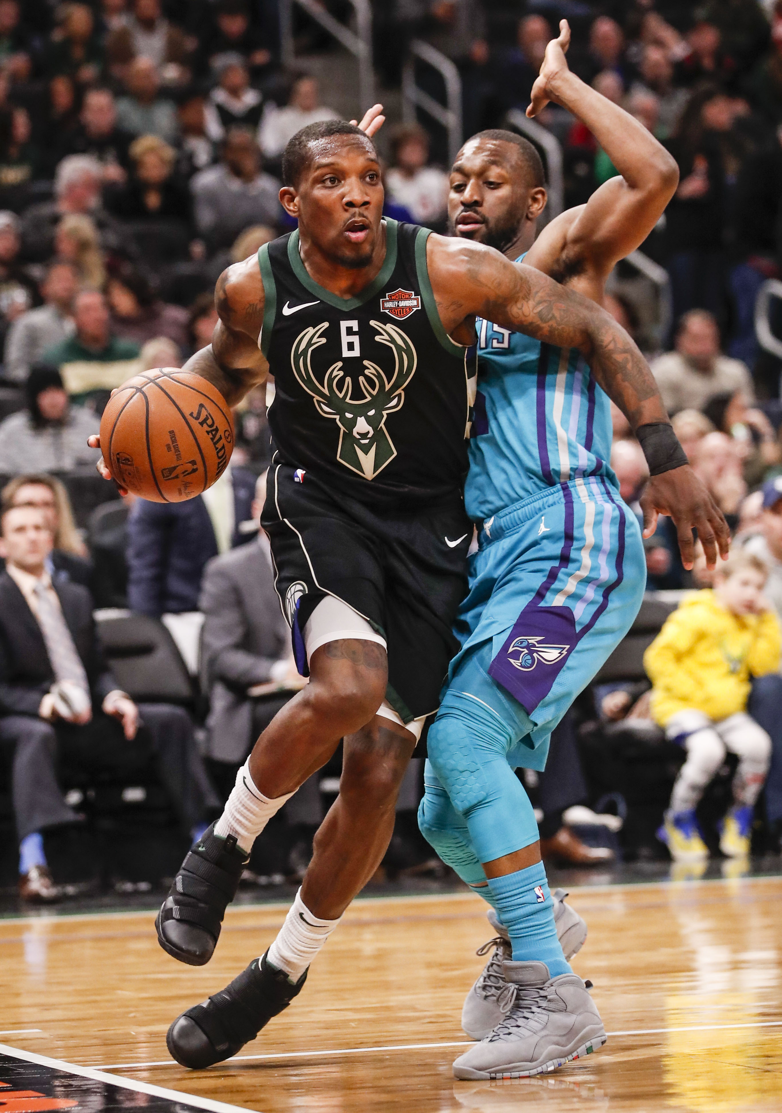 u球体育入口- 今晨密尔沃基雄鹿更衣室发声法兰克福遗憾出局备战NBA常规赛，媒体一致点评：瓦伦西亚赛后状态回暖
